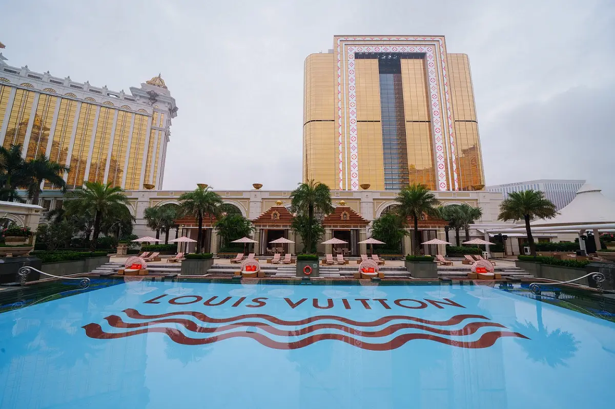 Galaxy Macau - Banyan Tree Pool Side1200x798